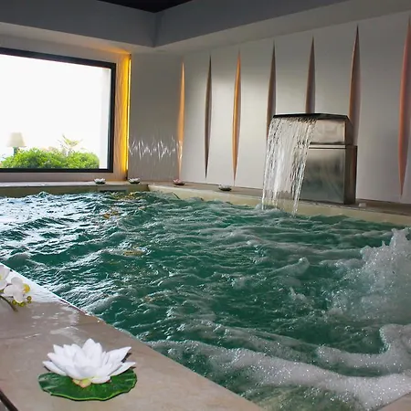 Hotel Tus'hotel 4*