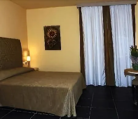 Tus'Hotel 4*