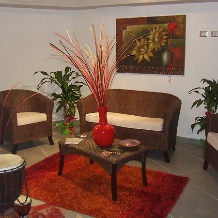 Tus'hotel Szálloda