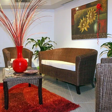 Tus'hotel Szálloda