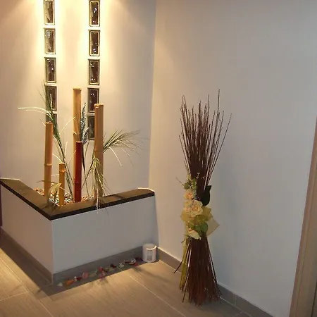 Tus'hotel Szálloda