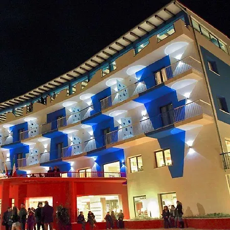 Tus'hotel Szálloda