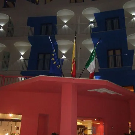 Tus'Hotel