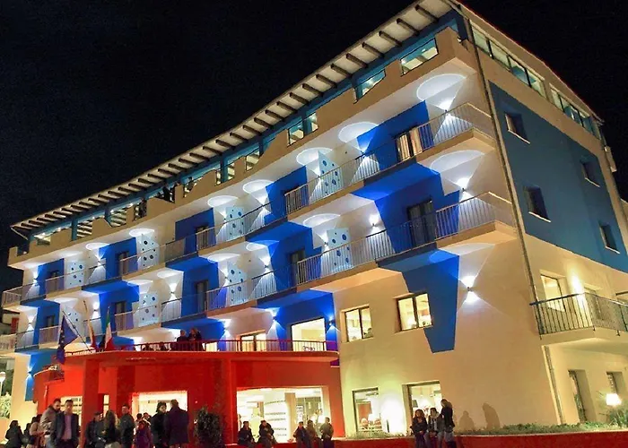 Tus'hotel Otel